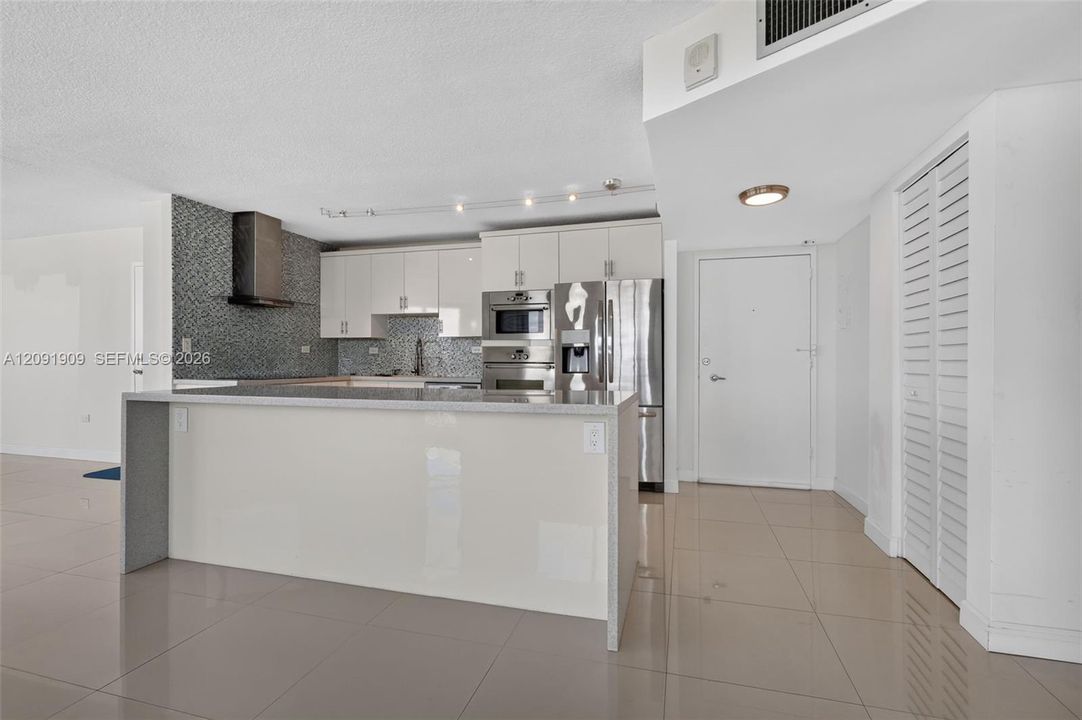 For Sale: $780,000 (2 beds, 2 baths, 1455 Square Feet)
