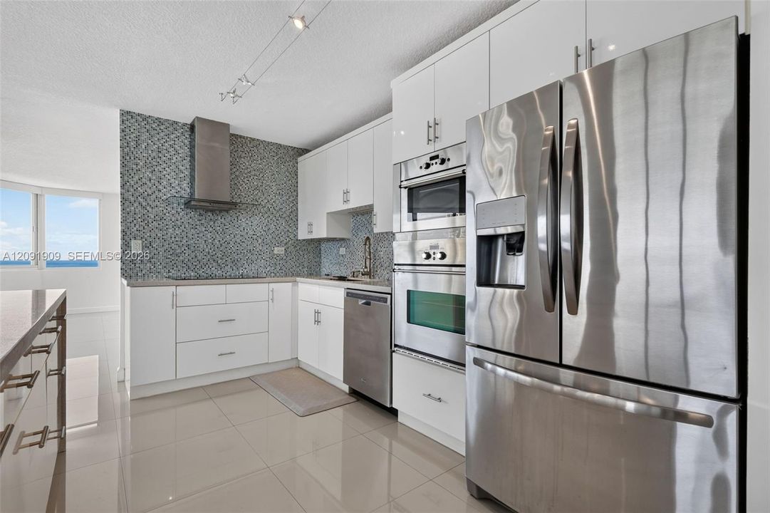 For Sale: $780,000 (2 beds, 2 baths, 1455 Square Feet)