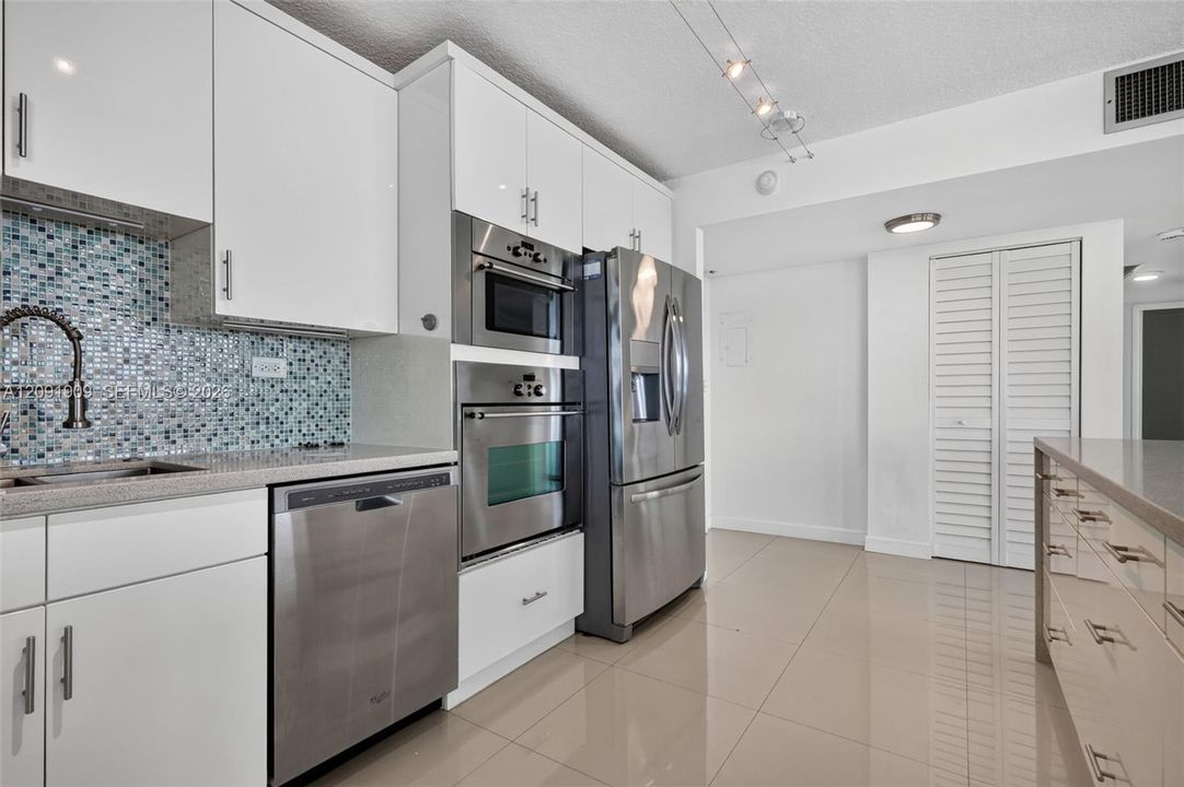For Sale: $780,000 (2 beds, 2 baths, 1455 Square Feet)
