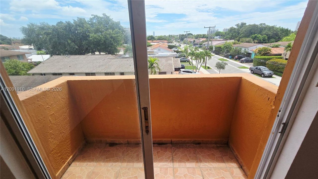 En Venta: $279,000 (2 camas, 1 baños, 731 Pies cuadrados)