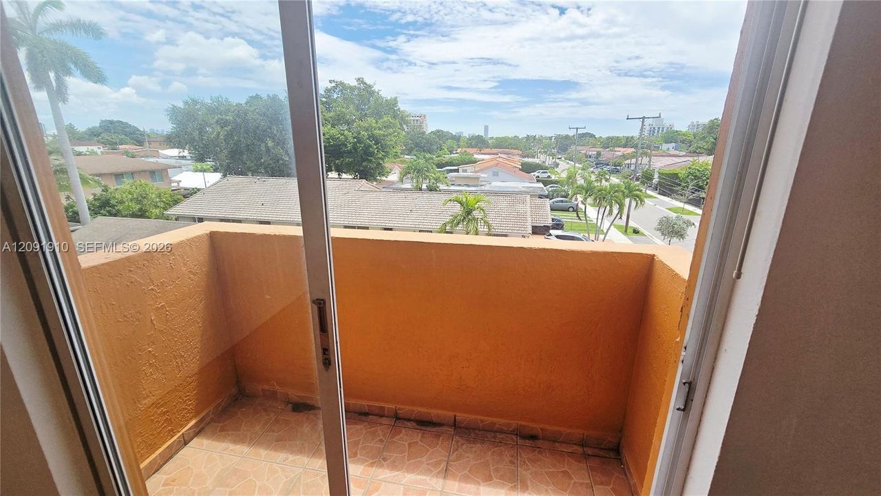 En Venta: $279,000 (2 camas, 1 baños, 731 Pies cuadrados)