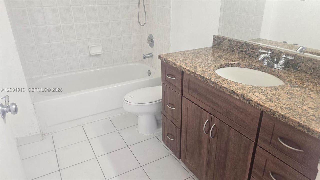 En Venta: $279,000 (2 camas, 1 baños, 731 Pies cuadrados)