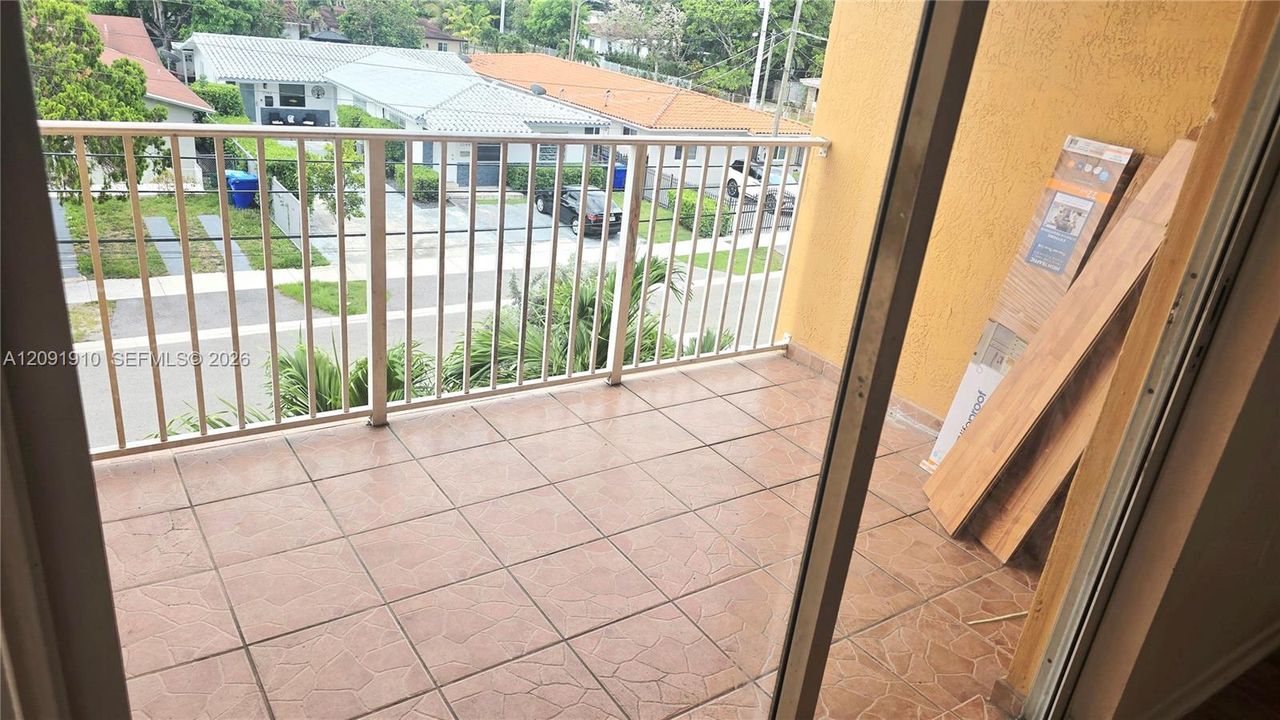 En Venta: $279,000 (2 camas, 1 baños, 731 Pies cuadrados)