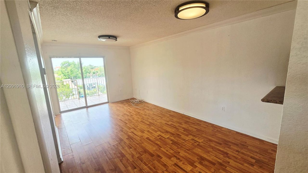 En Venta: $279,000 (2 camas, 1 baños, 731 Pies cuadrados)