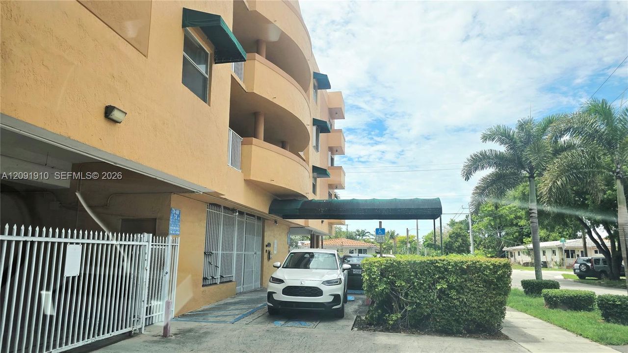 En Venta: $279,000 (2 camas, 1 baños, 731 Pies cuadrados)