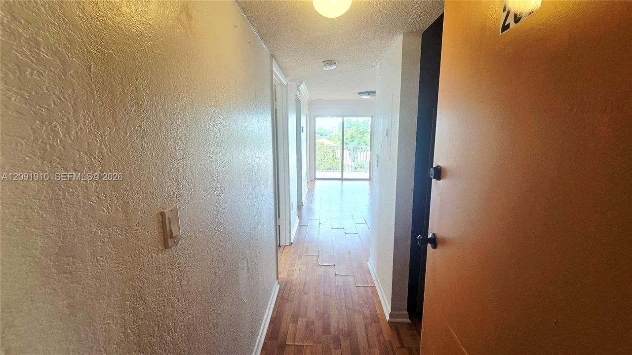 En Venta: $279,000 (2 camas, 1 baños, 731 Pies cuadrados)