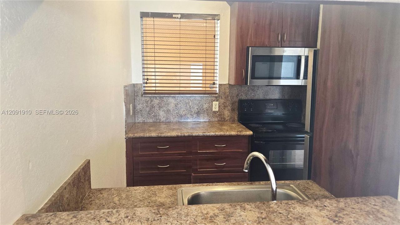 En Venta: $279,000 (2 camas, 1 baños, 731 Pies cuadrados)