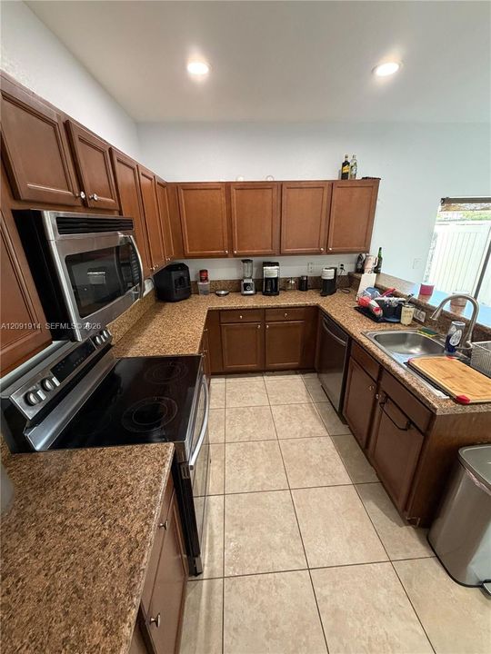 For Sale: $475,000 (3 beds, 2 baths, 1574 Square Feet)