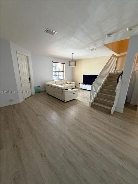 For Sale: $475,000 (3 beds, 2 baths, 1574 Square Feet)