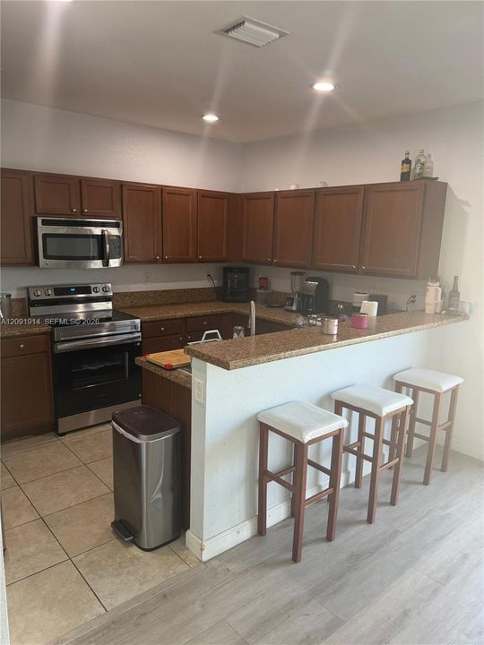 For Sale: $475,000 (3 beds, 2 baths, 1574 Square Feet)