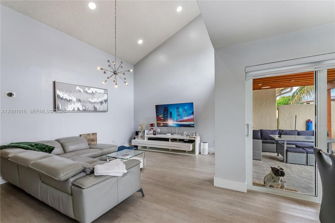 For Rent: $3,000 (2 beds, 2 baths, 1071 Square Feet)