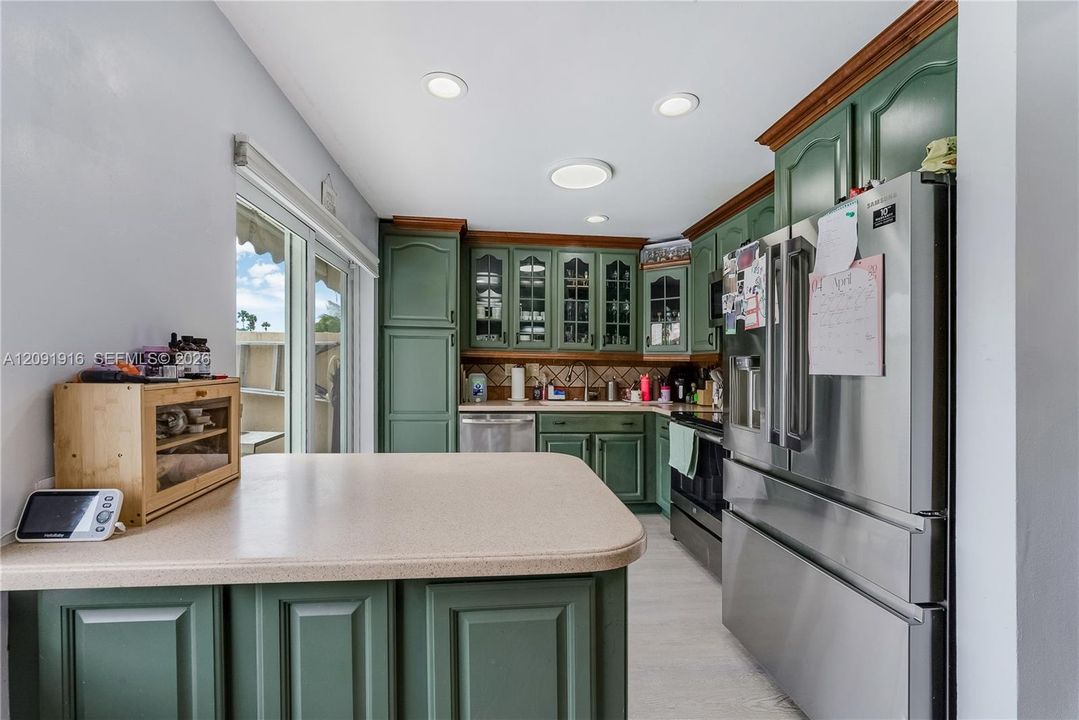 For Rent: $3,000 (2 beds, 2 baths, 1071 Square Feet)
