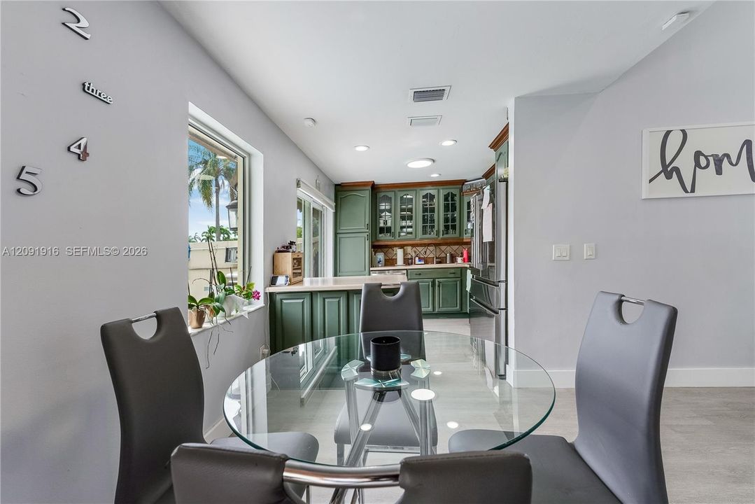 For Rent: $3,000 (2 beds, 2 baths, 1071 Square Feet)