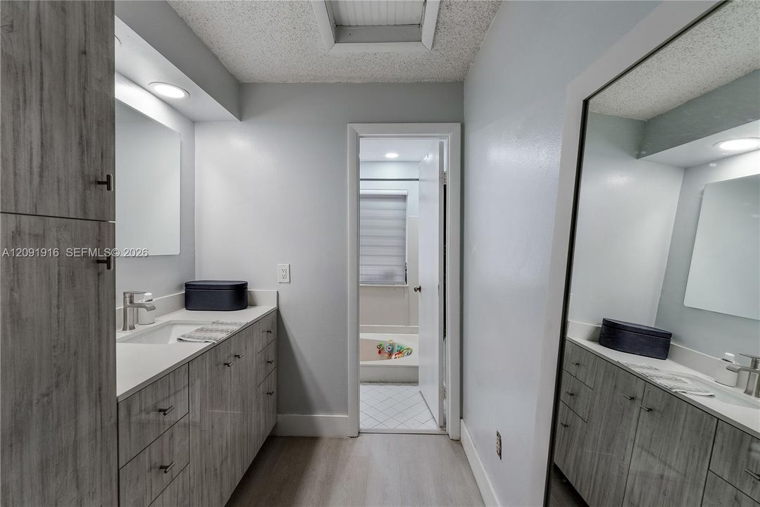 For Rent: $3,000 (2 beds, 2 baths, 1071 Square Feet)