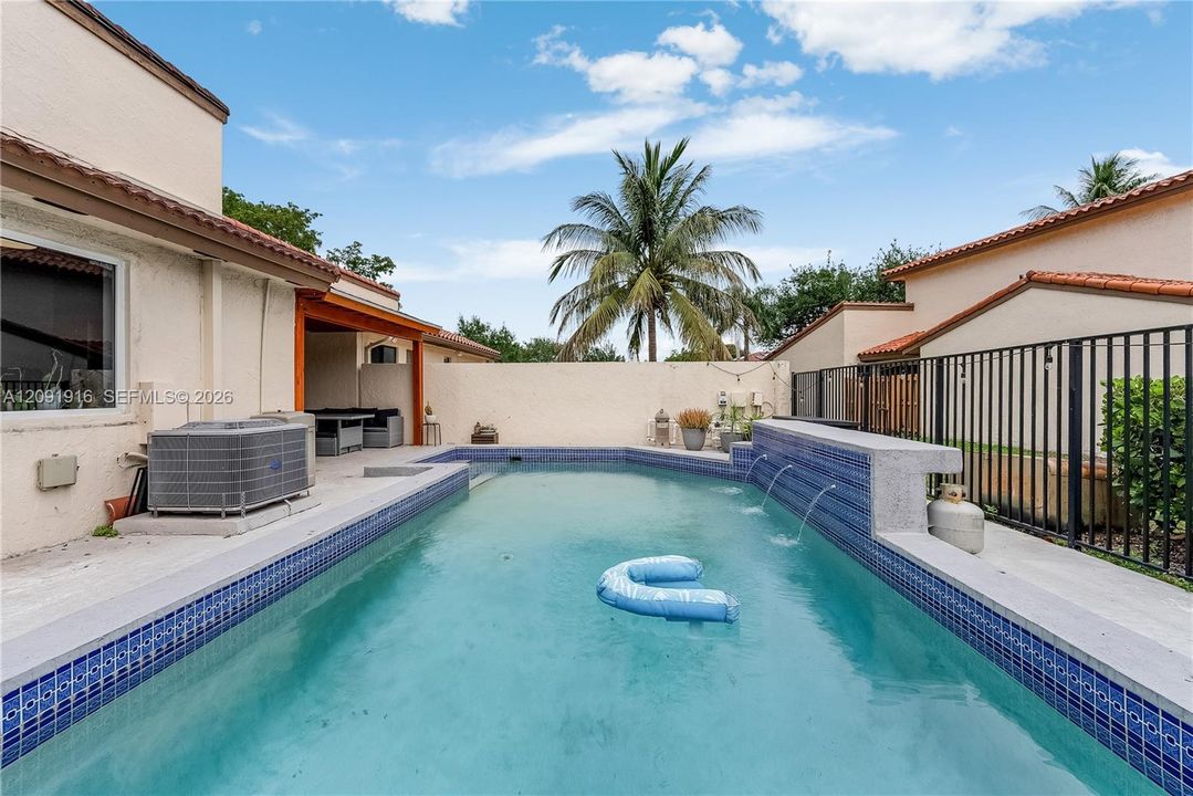 For Rent: $3,000 (2 beds, 2 baths, 1071 Square Feet)