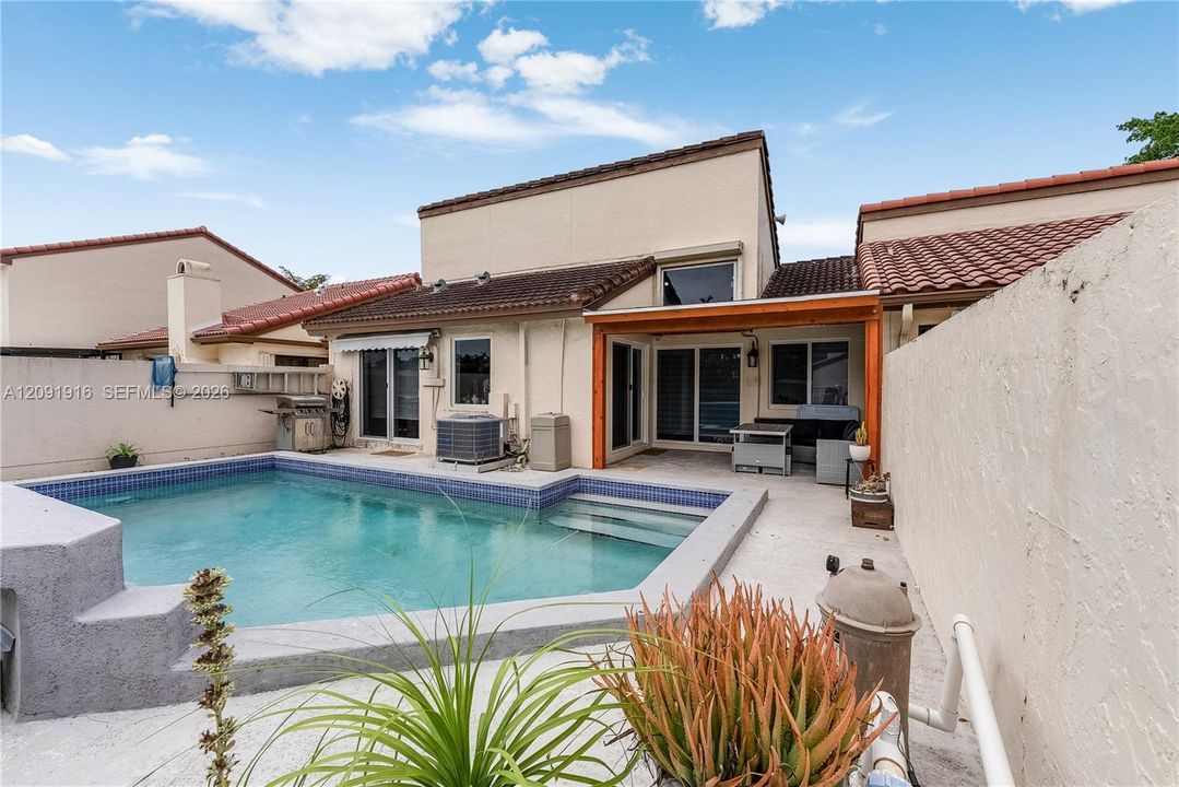 For Rent: $3,000 (2 beds, 2 baths, 1071 Square Feet)