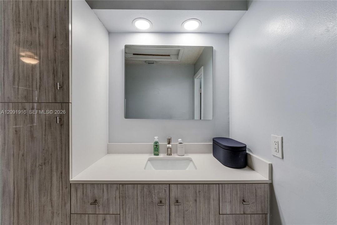 For Rent: $3,000 (2 beds, 2 baths, 1071 Square Feet)