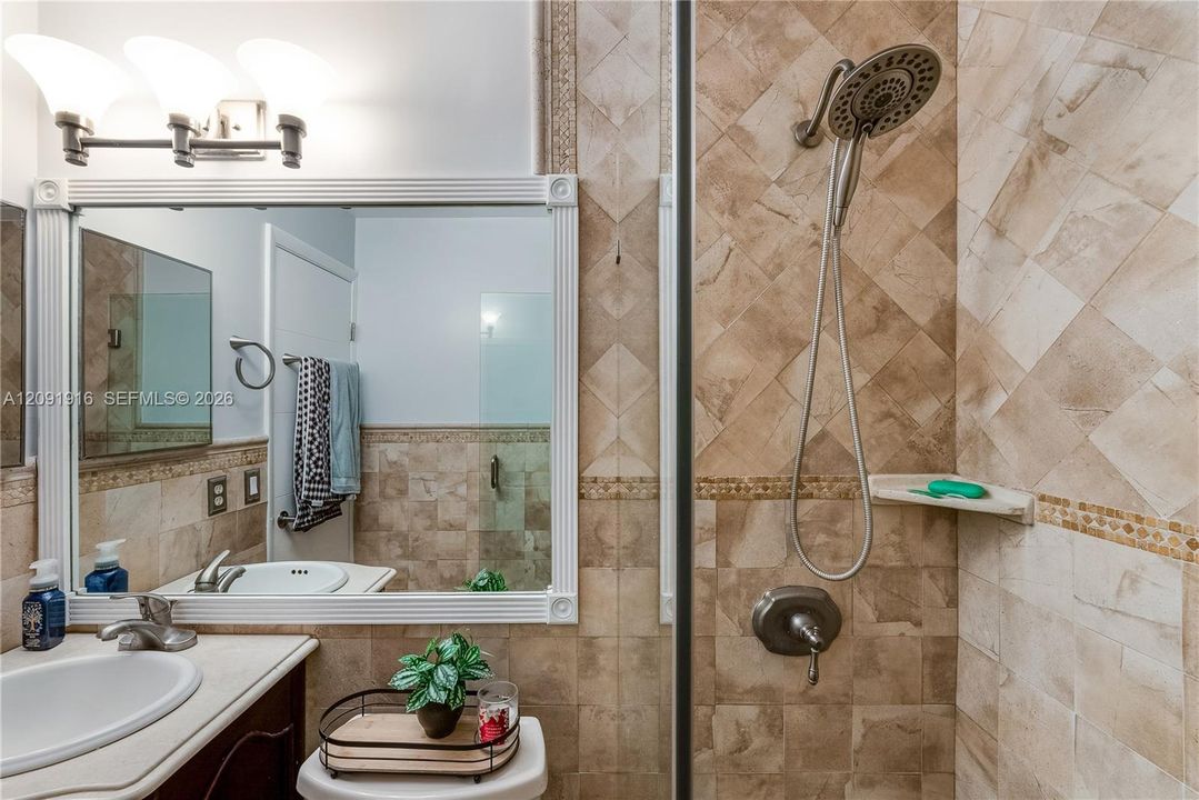 For Rent: $3,000 (2 beds, 2 baths, 1071 Square Feet)