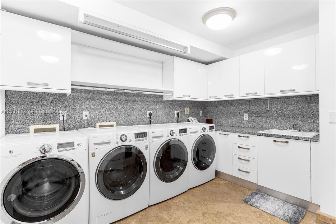 В аренду: $85,000 (5 спален, 6 ванн, 6268 Квадратных фут)
