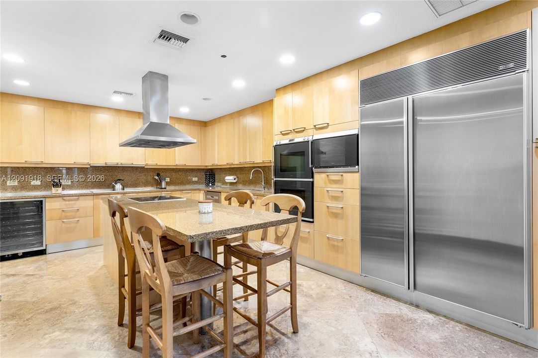 В аренду: $85,000 (5 спален, 6 ванн, 6268 Квадратных фут)