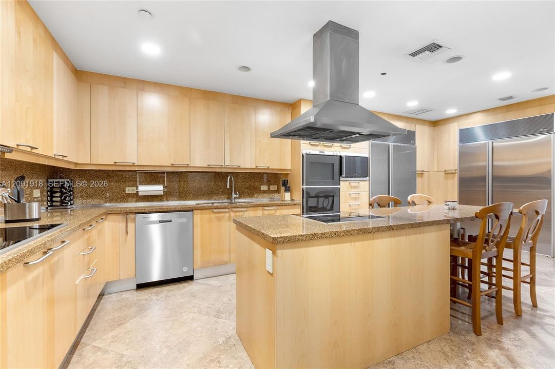 В аренду: $85,000 (5 спален, 6 ванн, 6268 Квадратных фут)