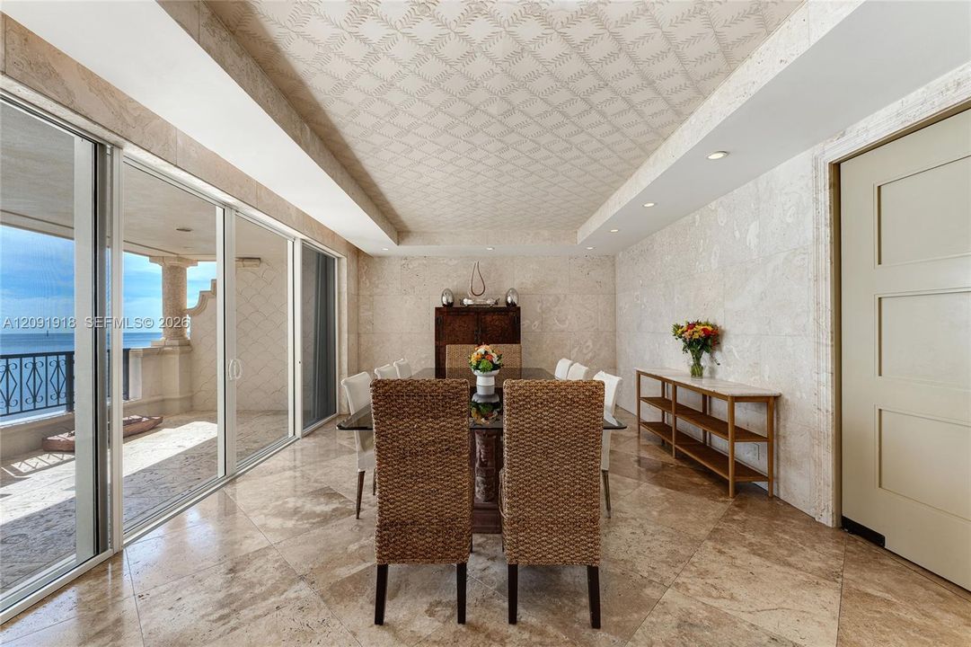 В аренду: $85,000 (5 спален, 6 ванн, 6268 Квадратных фут)
