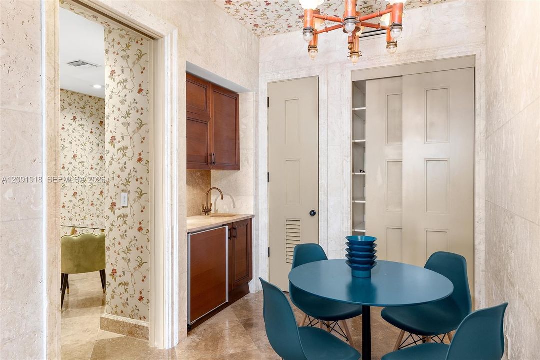 В аренду: $85,000 (5 спален, 6 ванн, 6268 Квадратных фут)