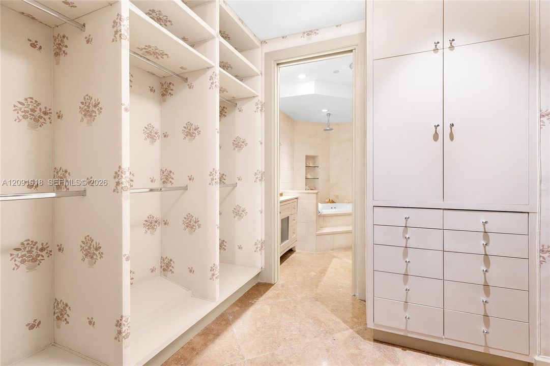 В аренду: $85,000 (5 спален, 6 ванн, 6268 Квадратных фут)