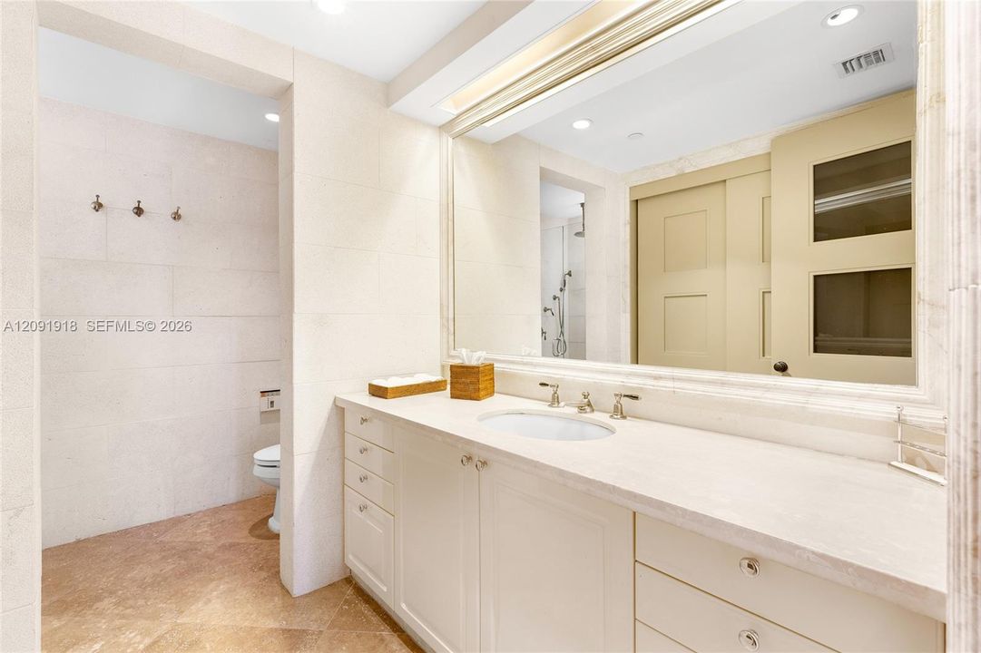 В аренду: $85,000 (5 спален, 6 ванн, 6268 Квадратных фут)
