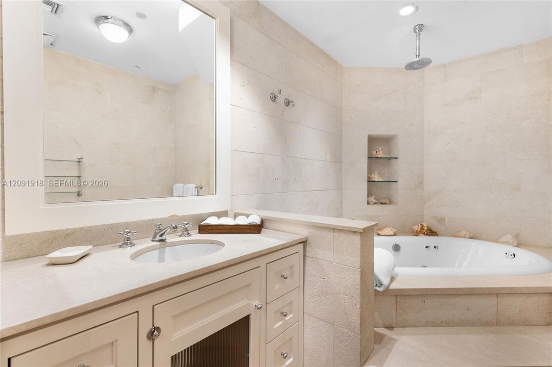В аренду: $85,000 (5 спален, 6 ванн, 6268 Квадратных фут)