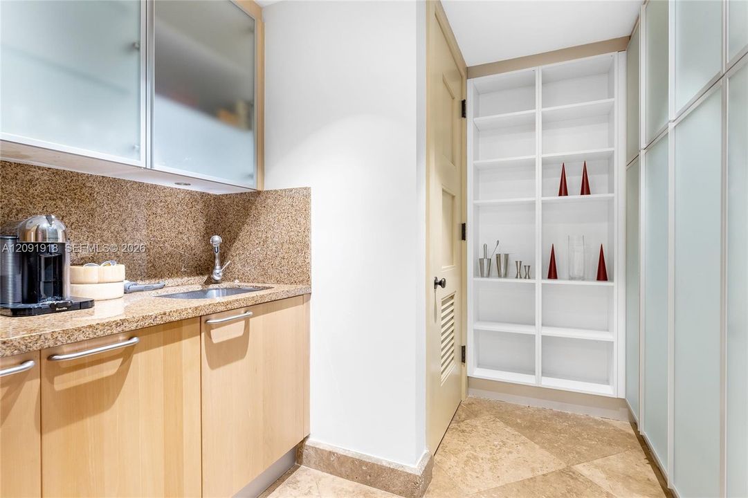В аренду: $85,000 (5 спален, 6 ванн, 6268 Квадратных фут)