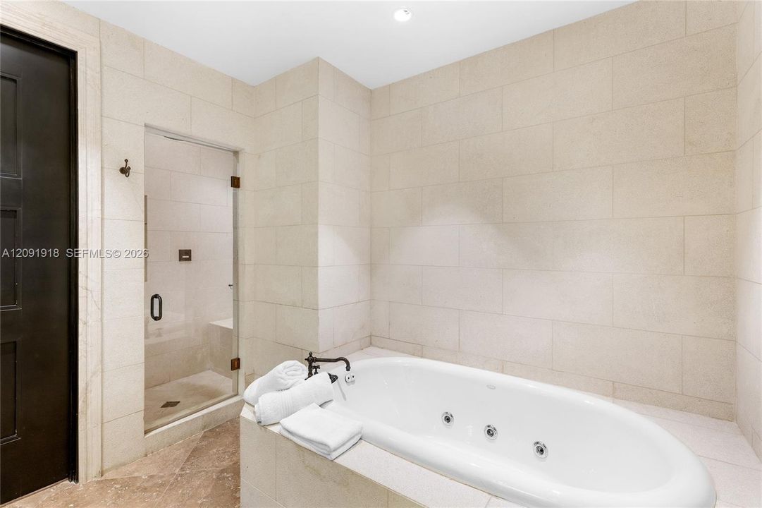 В аренду: $85,000 (5 спален, 6 ванн, 6268 Квадратных фут)
