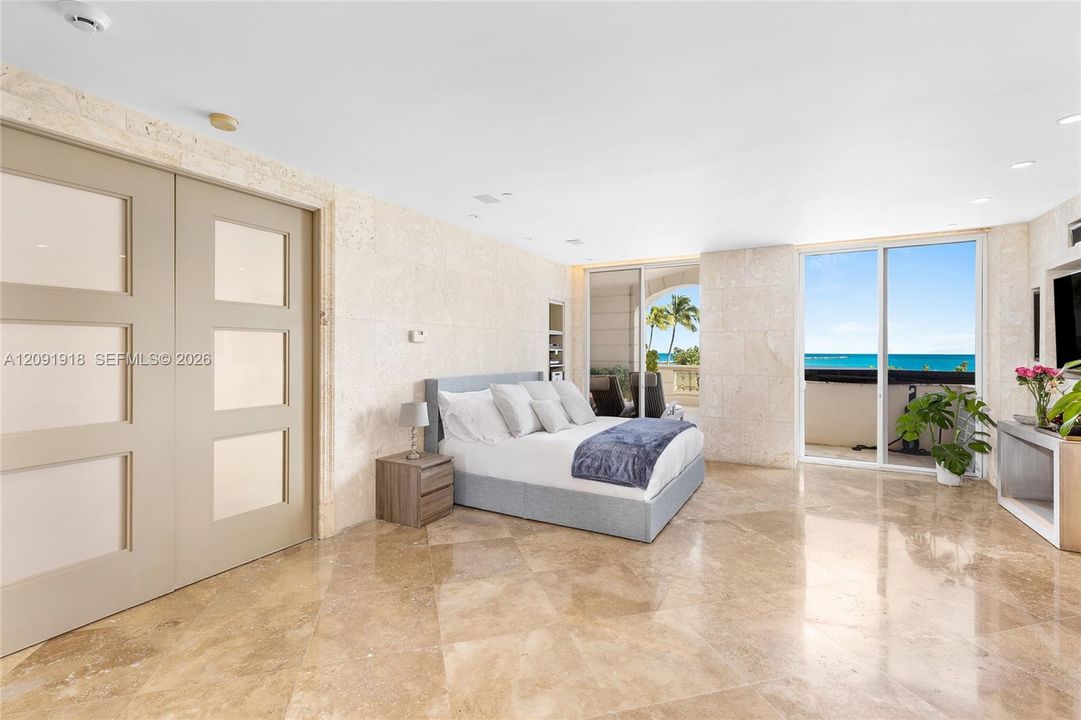 В аренду: $85,000 (5 спален, 6 ванн, 6268 Квадратных фут)