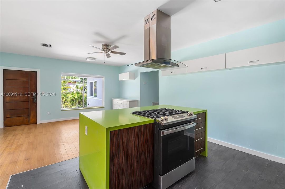 For Rent: $2,700 (2 beds, 1 baths, 1616 Square Feet)