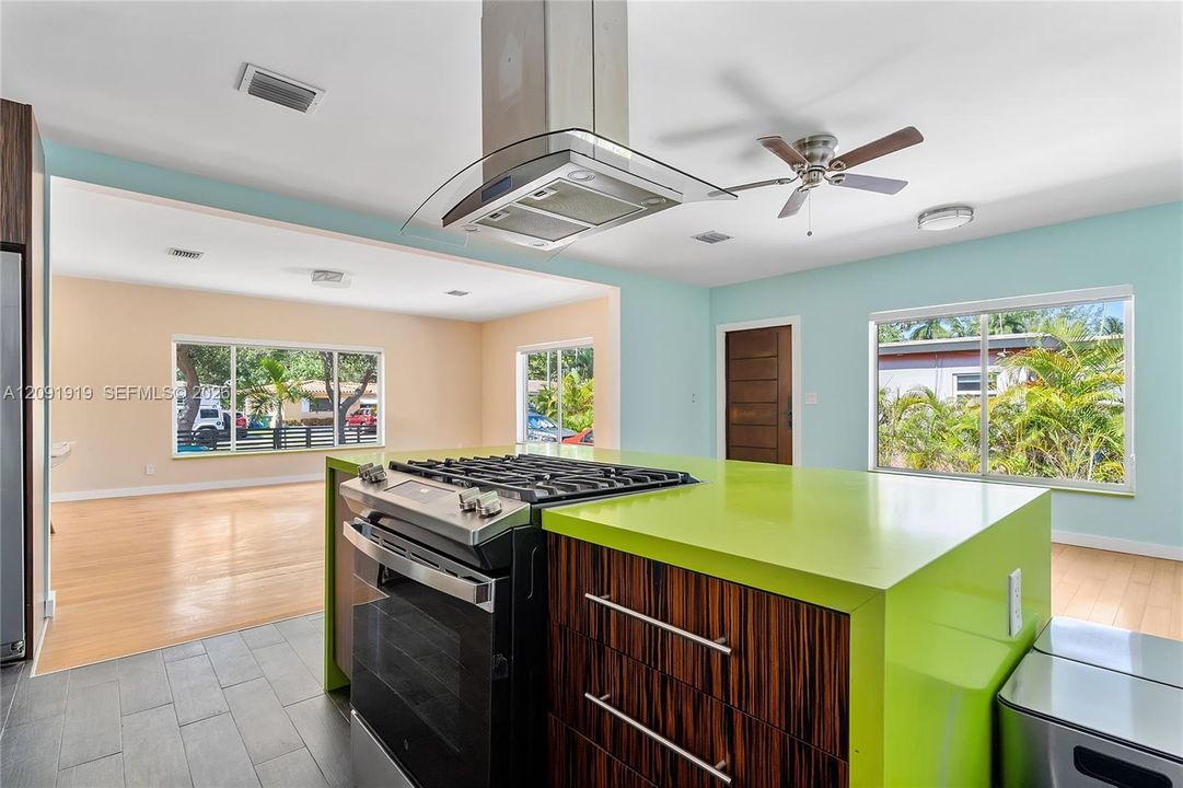 For Rent: $2,700 (2 beds, 1 baths, 1616 Square Feet)