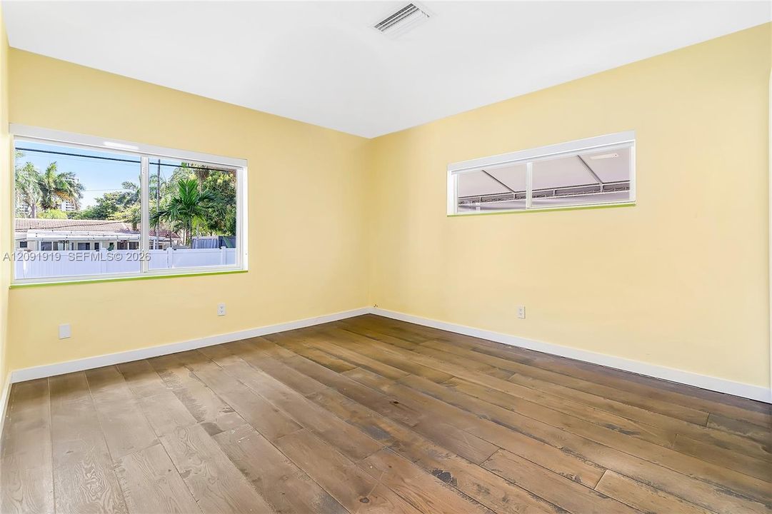 For Rent: $2,700 (2 beds, 1 baths, 1616 Square Feet)