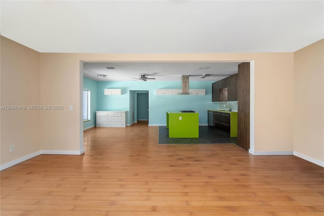 For Rent: $2,700 (2 beds, 1 baths, 1616 Square Feet)