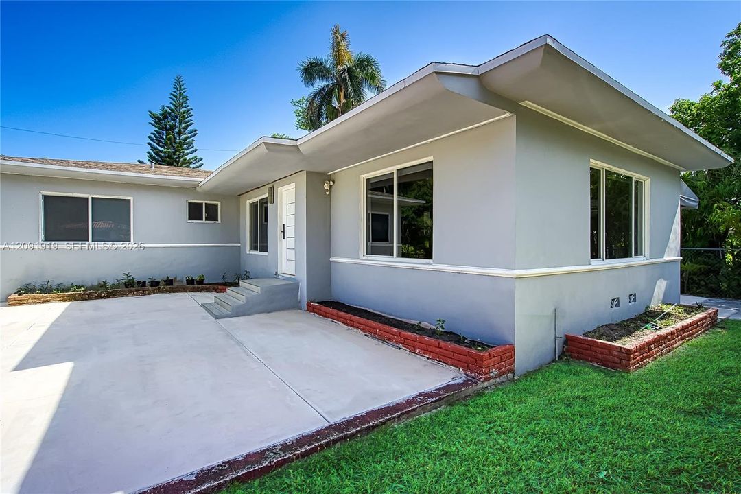 For Rent: $2,700 (2 beds, 1 baths, 1616 Square Feet)