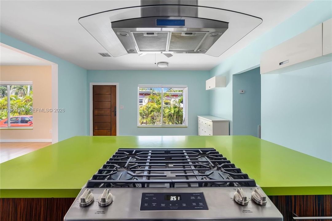 For Rent: $2,700 (2 beds, 1 baths, 1616 Square Feet)