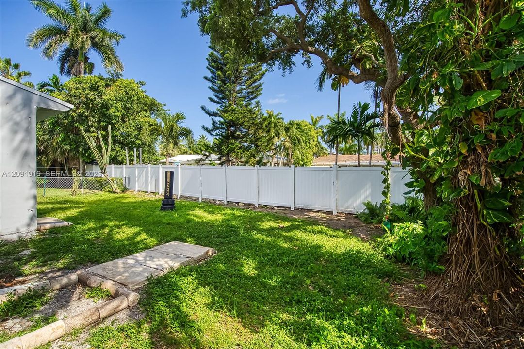 For Rent: $2,700 (2 beds, 1 baths, 1616 Square Feet)
