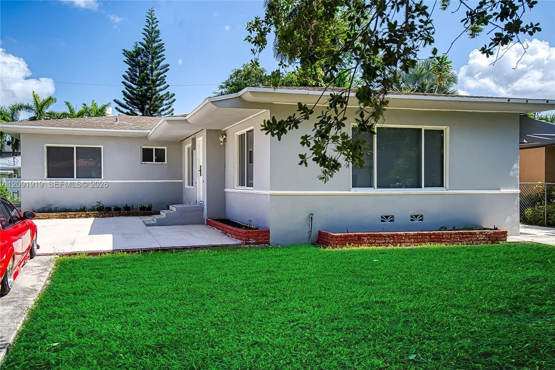 For Rent: $2,700 (2 beds, 1 baths, 1616 Square Feet)