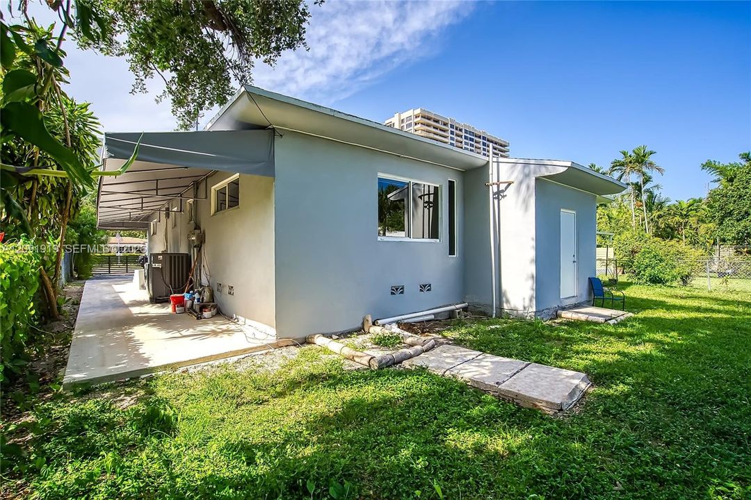 For Rent: $2,700 (2 beds, 1 baths, 1616 Square Feet)