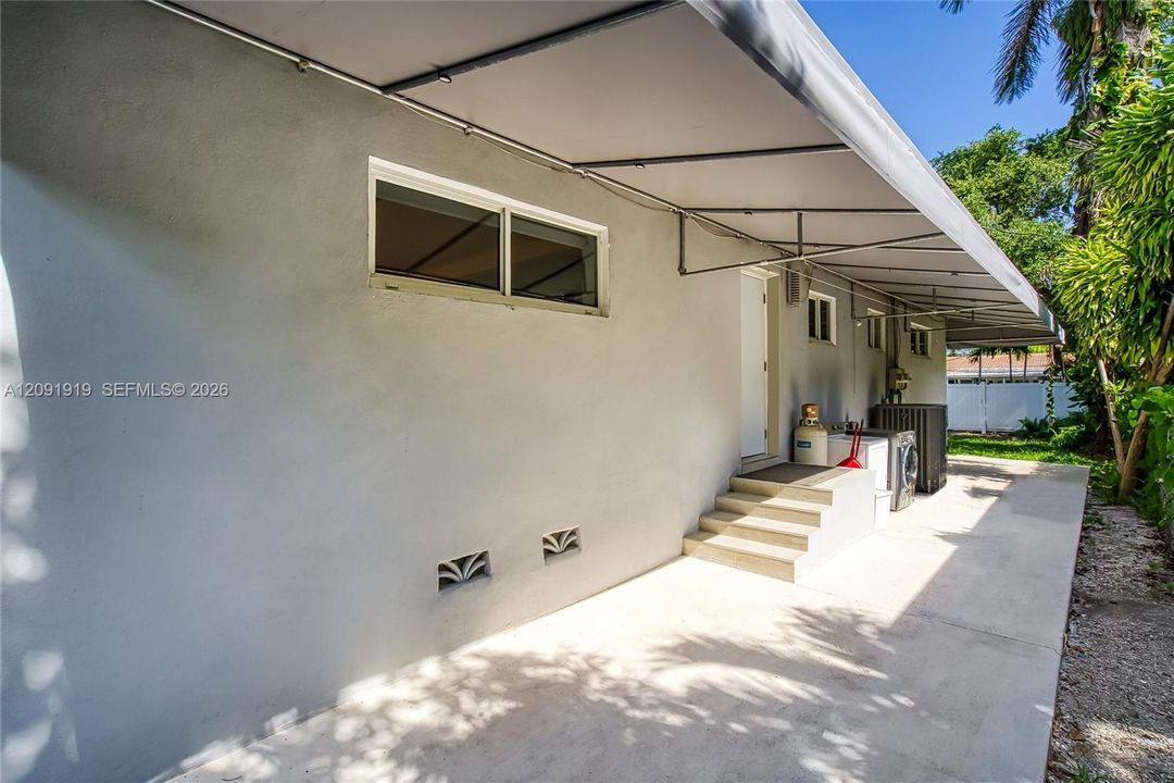 For Rent: $2,700 (2 beds, 1 baths, 1616 Square Feet)
