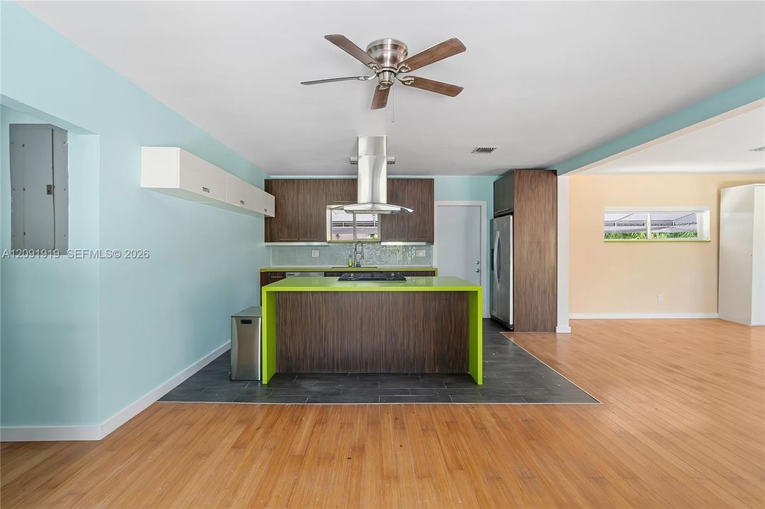 For Rent: $2,700 (2 beds, 1 baths, 1616 Square Feet)