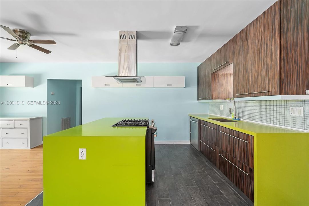 For Rent: $2,700 (2 beds, 1 baths, 1616 Square Feet)