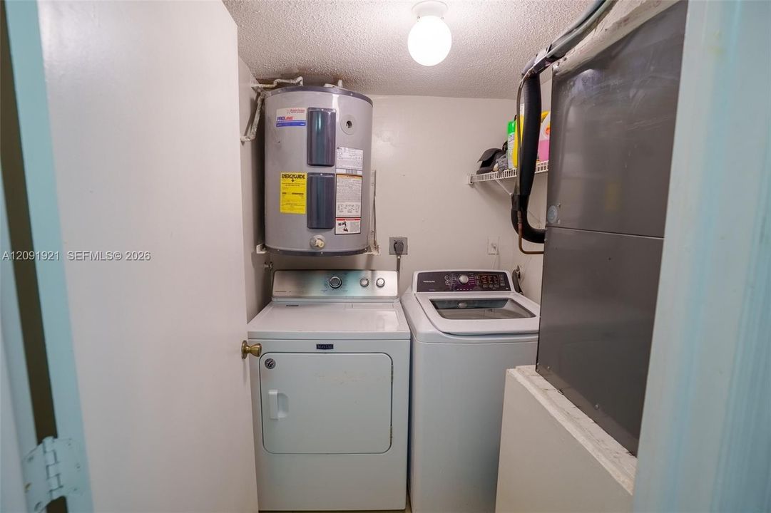 В аренду: $2,350 (2 спален, 2 ванн, 900 Квадратных фут)