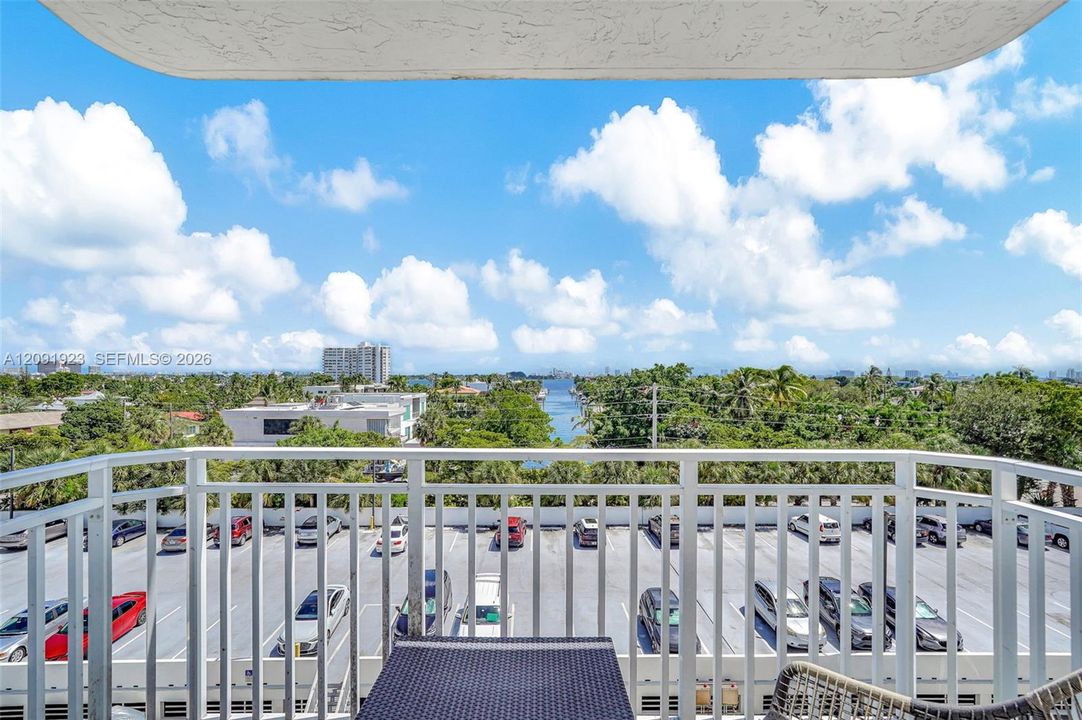 En Venta: $368,000 (2 camas, 2 baños, 1304 Pies cuadrados)