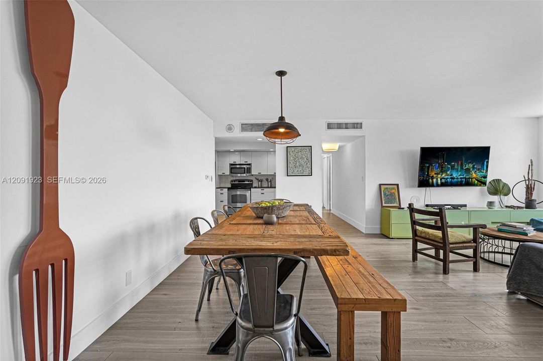 En Venta: $368,000 (2 camas, 2 baños, 1304 Pies cuadrados)