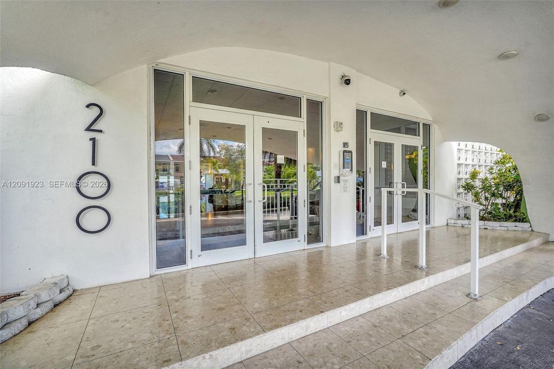 En Venta: $368,000 (2 camas, 2 baños, 1304 Pies cuadrados)