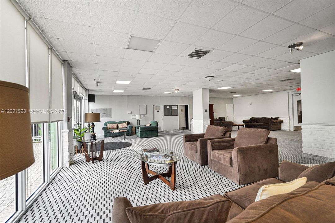 En Venta: $368,000 (2 camas, 2 baños, 1304 Pies cuadrados)